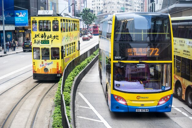 Central, Hong Kong-Jan.10,2016: Scena Ruchu. Tramwaj w Hong Kongu