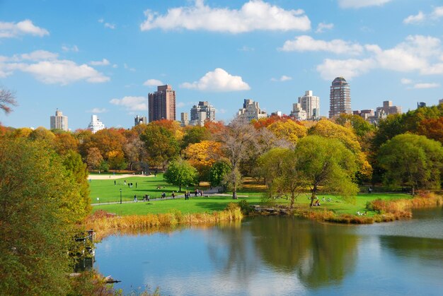 Central Park w Nowym Jorku na Manhattanie jesienią