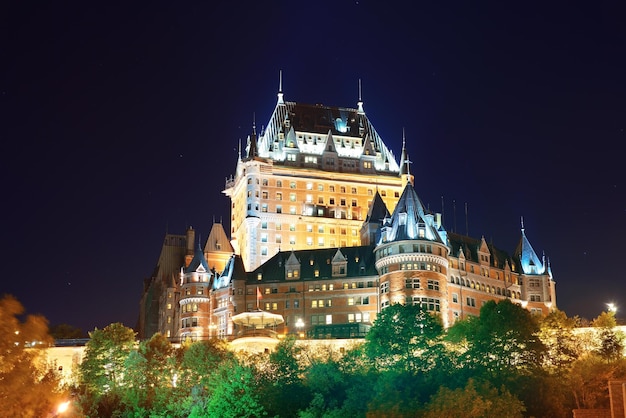 Bezpłatne zdjęcie chateau frontenac w nocy quebec city