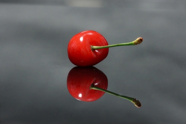 Cherry odbicie w wodzie