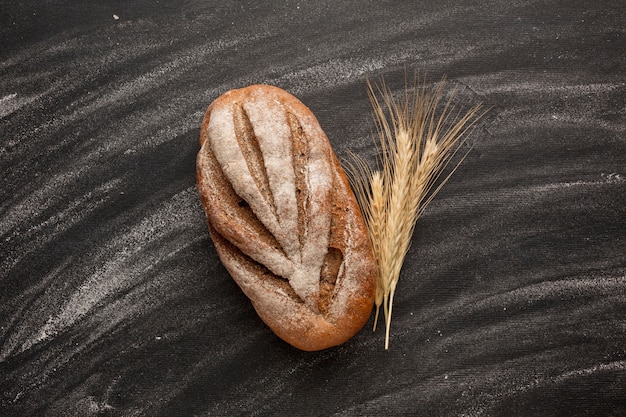 Chleb z trawą pszenną i mąką