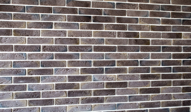 ciemnobrązowy mur z cegły