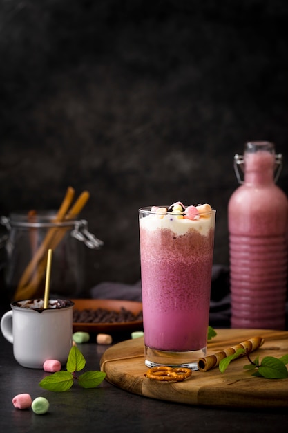Close-up różowy koktajl mleczny