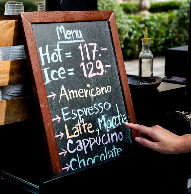 Bezpłatne zdjęcie coffee cafe napoje napojów menu na chalk board