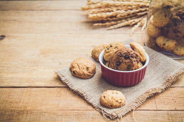 Cookie w czerwonej filiżance