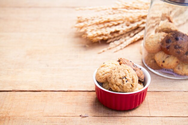 Cookie w czerwonej filiżance