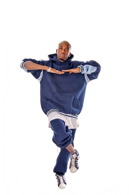 Bezpłatne zdjęcie cool młody człowiek hip-hop na białym tle