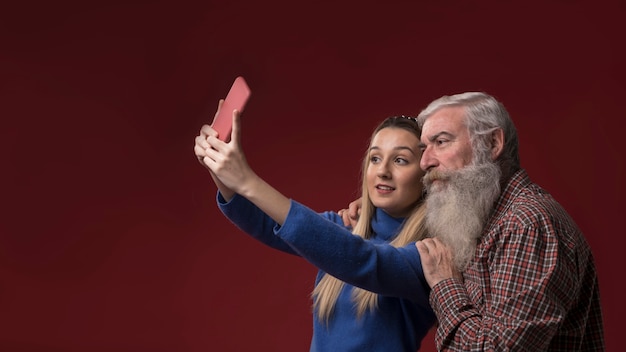 Córka i tata przy selfie