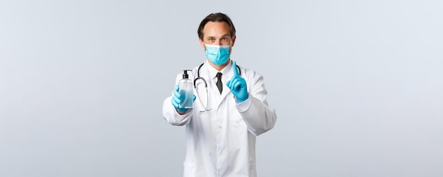Covid Zapobiegający Wirusom Pracownicy Służby Zdrowia I Koncepcja Szczepień Entuzjastycznie Uśmiechnięty Lekarz Wyjaśnia