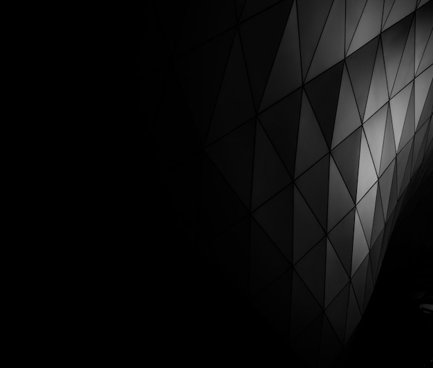 Czarno-białe zdjęcie powierzchni z wieloma trójkątami