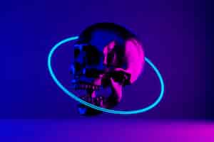 Bezpłatne zdjęcie czaszka z neonowym kółkiem