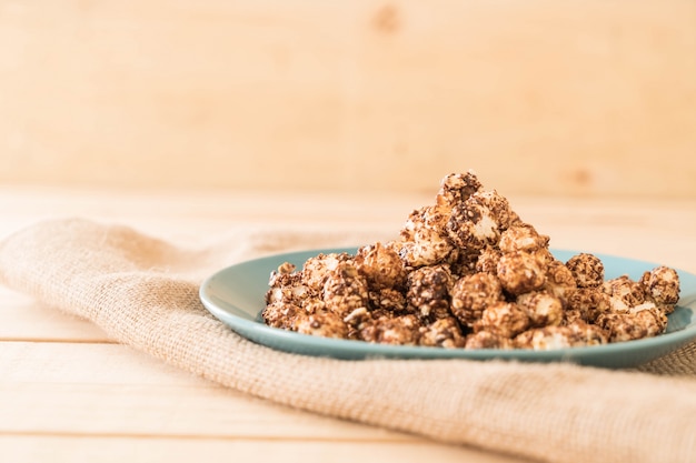 Czekolada pokryta popcornem