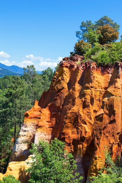 Czerwone klify w Roussillon (Les Ocres), Prowansja, Francja