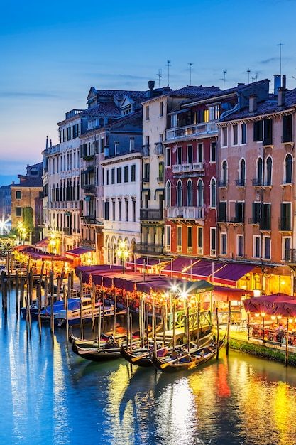 Część słynnego Canal Grande o zachodzie słońca, Wenecja