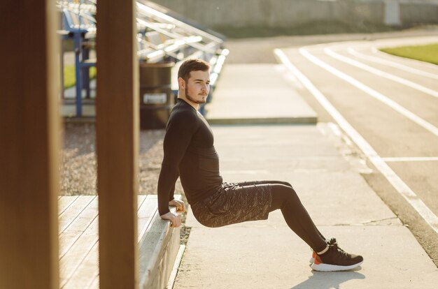 człowiek fitness trening na świeżym powietrzu żywy aktywny zdrowy