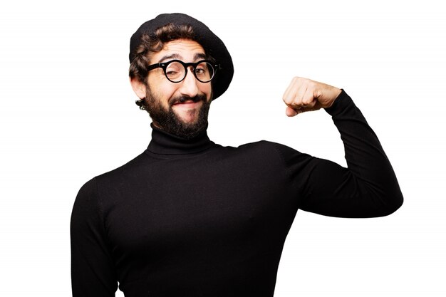 Człowiek z beret i okulary ściskając mięśnie ramion