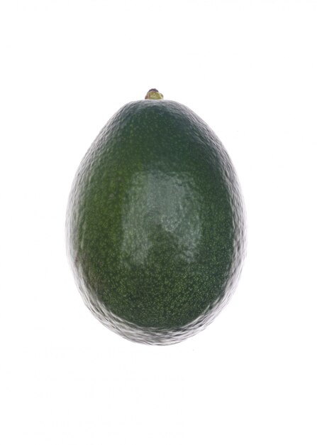 Dojrzały avocado odizolowywający nad bielem
