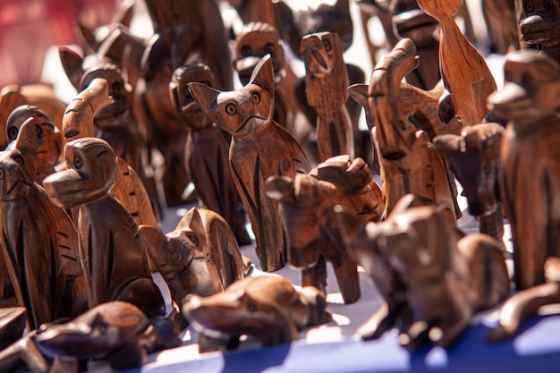 Dominikańskie ręcznie robione drewniane figurki