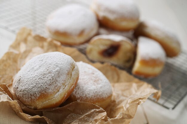 Domowe pyszne pączki na deser