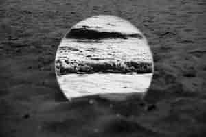 Bezpłatne zdjęcie dramatyczny czarno-biały krajobraz piasku