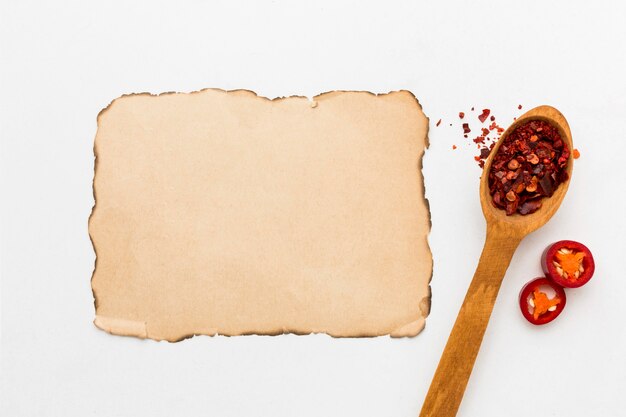 Drewniana łyżka z chili