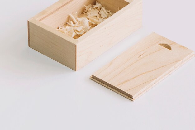 Drewniane pudełko z rozdrabnianiem