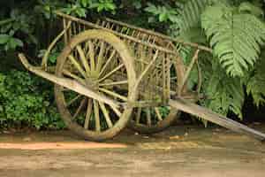 Bezpłatne zdjęcie drewniany wózek