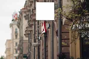 Bezpłatne zdjęcie duży billboard na ulicy