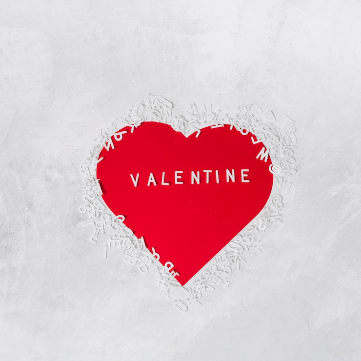 Bezpłatny plik Zdjęcie duży papierowy ornamentu serce z valentine tytułem