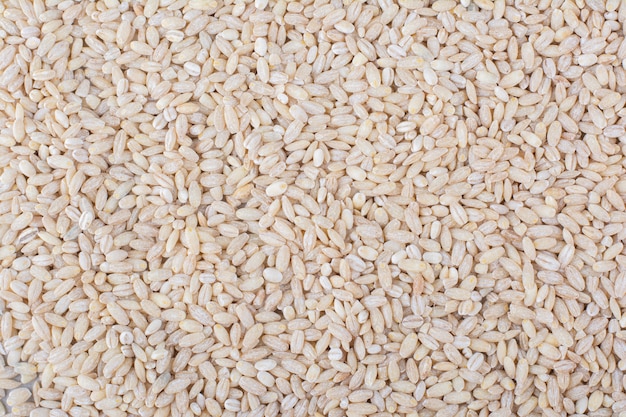 Duży stos surowego ryżu krótkoziarnistego
