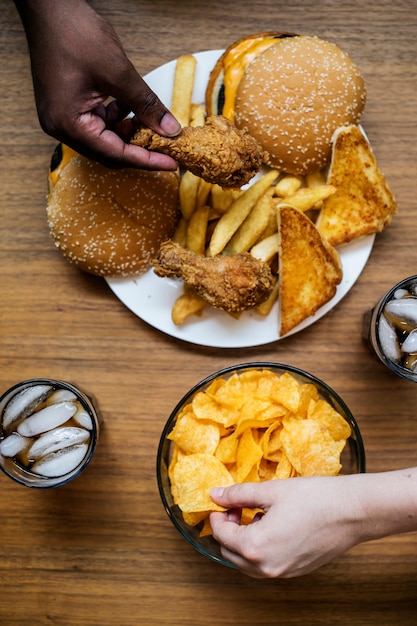 Duży talerz fast foodów