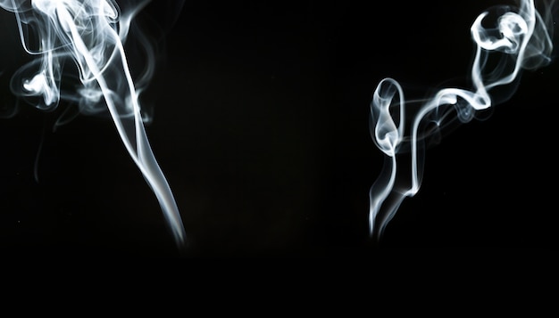 Dwa dekoracyjne sylwetki dymu
