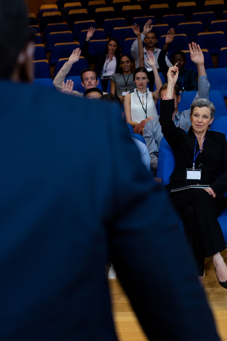 Bezpłatny plik Zdjęcie dyrektorzy biznesowi biorący udział w spotkaniu biznesowym