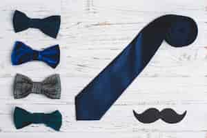 Bezpłatne zdjęcie dzień ojca kompozycja z wąsami, krawat i muszki