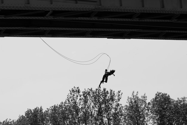 Bezpłatne zdjęcie dziewczyna ropejumper