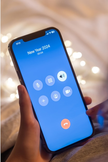 Bezpłatne zdjęcie ekran połączenia przychodzącego od nowego roku z bliska