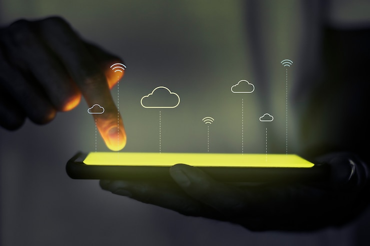 Bezpłatny plik Zdjęcie ekran projektora z hologramem z technologią chmury cloud