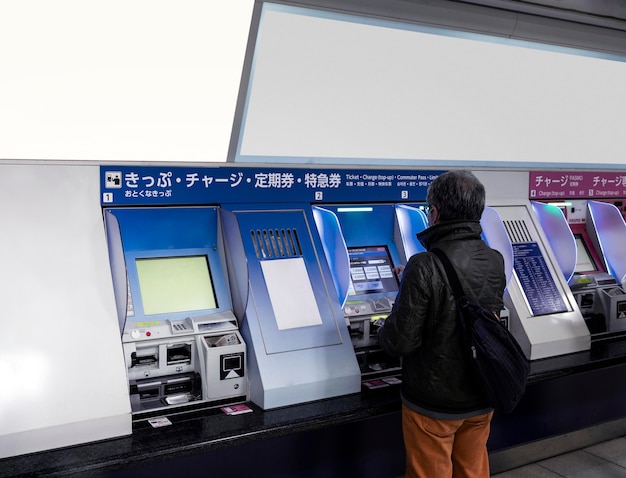 Ekran wyświetlania informacji dla pasażerów w systemie japońskiego metra