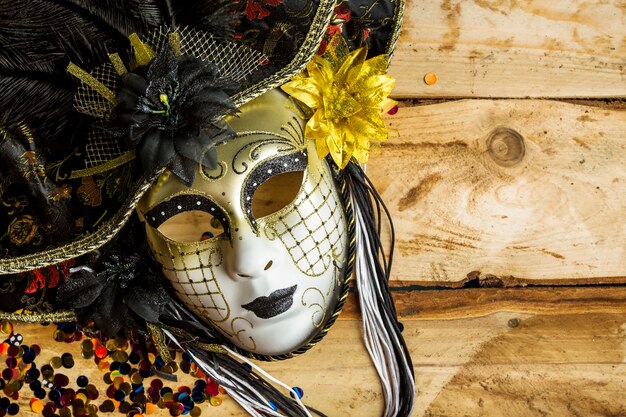 Elegancka maska ​​weneckiego karnawału