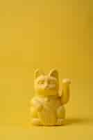 Bezpłatne zdjęcie elegancka statua maneki neko