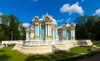 Bezpłatne zdjęcie ermita w catherine park w tsarskoye selo