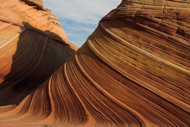 Falowe formacje skalne z piaskowca w Arizonie, Stany Zjednoczone