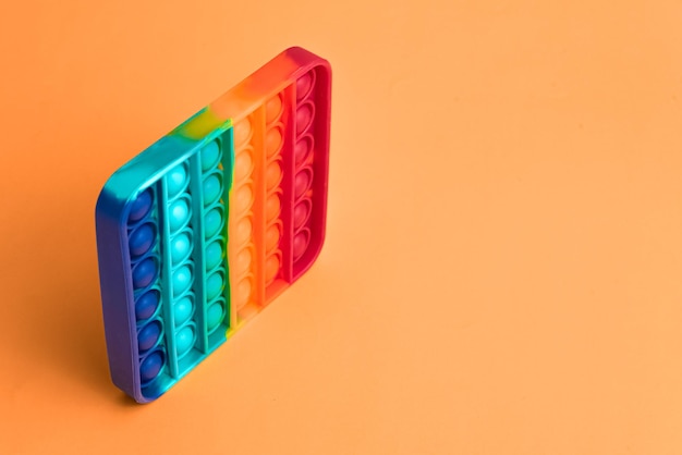 Fidget Pop It To Zabawkowy Kolor Tęczy, Antystresowy, Zabawny I Edukacyjny Darmowe Zdjęcia