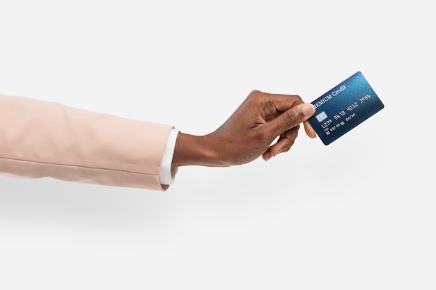 Finansowanie kartą kredytową trzymane w ręku na kampanię bankową