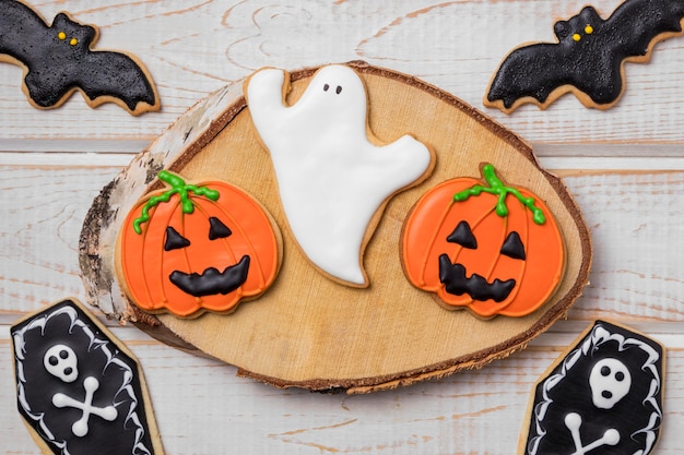 Bezpłatne zdjęcie flat lay przysmaki na halloween