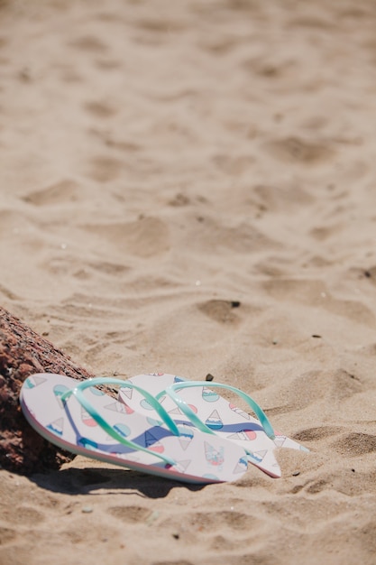 Bezpłatne zdjęcie flip flops na plaży