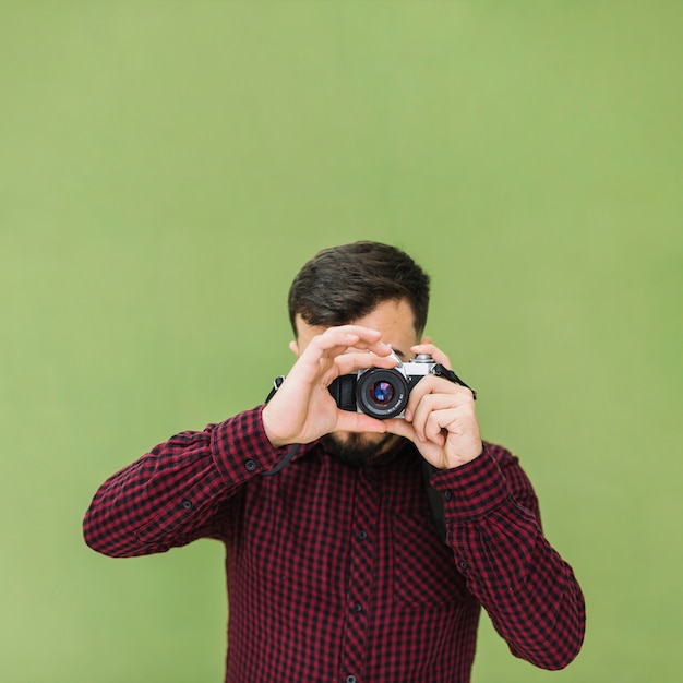 Bezpłatne zdjęcie fotograf biorąc obraz