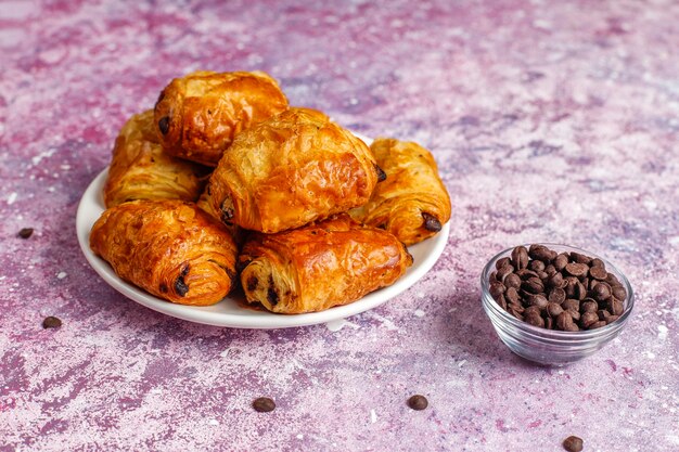 Bezpłatne zdjęcie francuskie croissanty pain au chocolate.