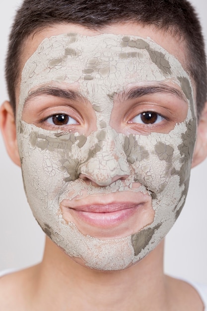 Frontowego widoku kobieta z twarzy maski zakończeniem