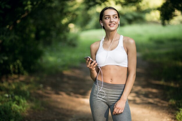 Gimnastyk uśmiecha się sportu szczęśliwy ćwiczeń drewna